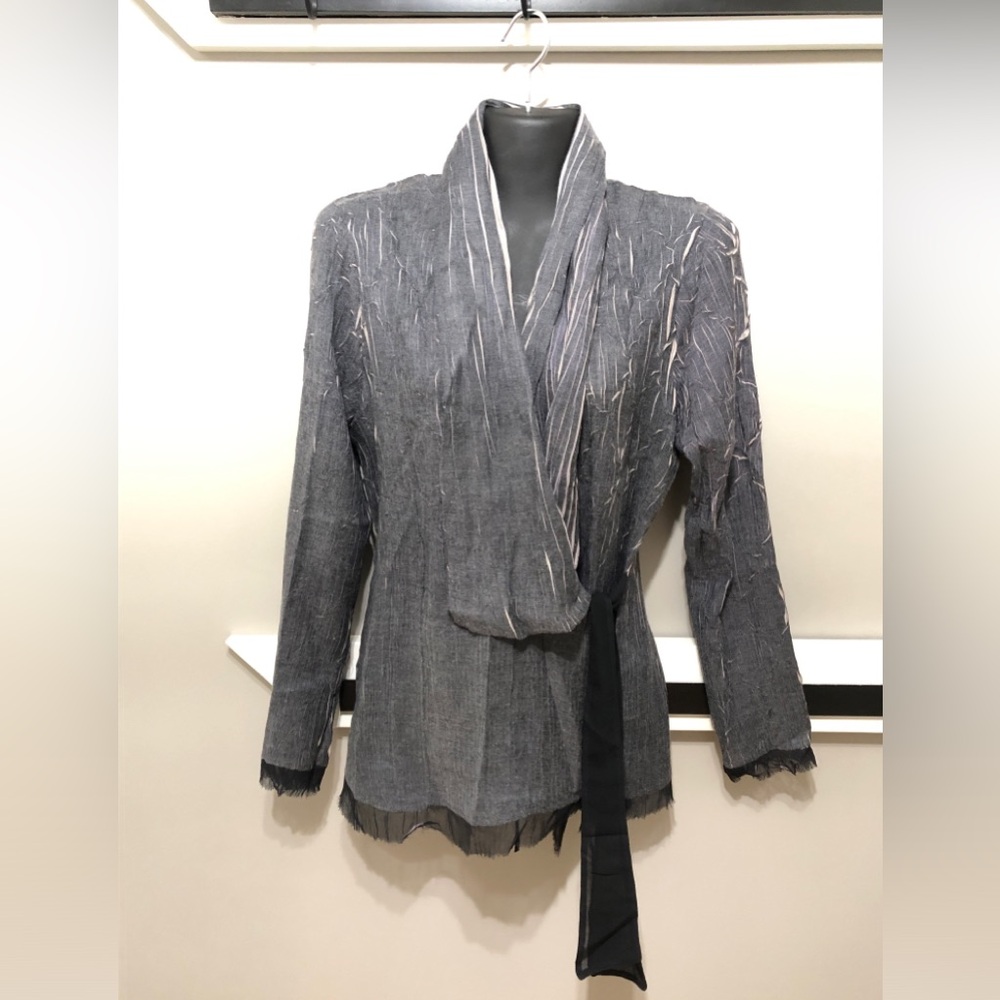 Komarov Gray and Beige front tie Pleated Jacket Top, size small